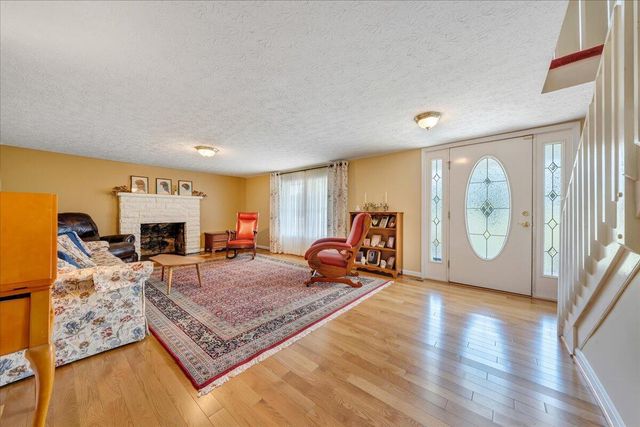 12715 Smith Mountain Lake PKWY, Huddleston, VA 24104