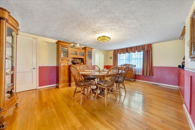 12715 Smith Mountain Lake PKWY, Huddleston, VA 24104