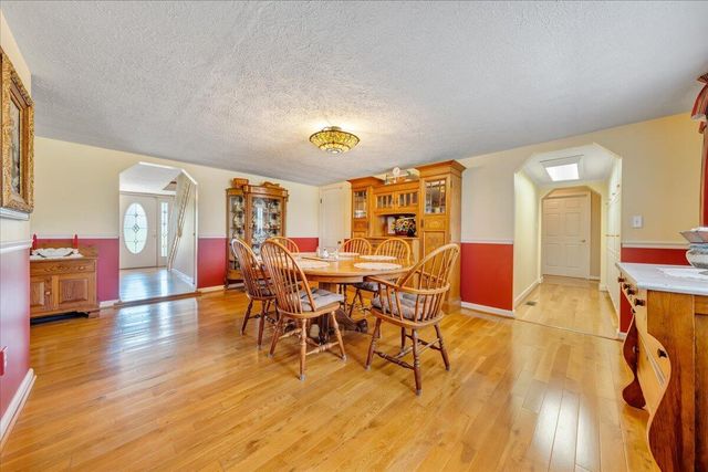 12715 Smith Mountain Lake PKWY, Huddleston, VA 24104