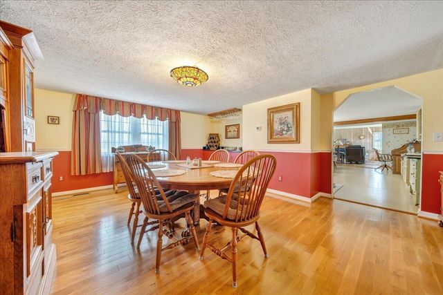 12715 Smith Mountain Lake PKWY, Huddleston, VA 24104