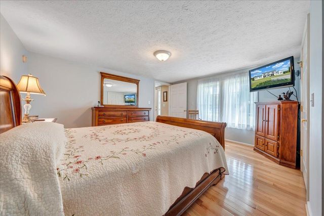 12715 Smith Mountain Lake PKWY, Huddleston, VA 24104