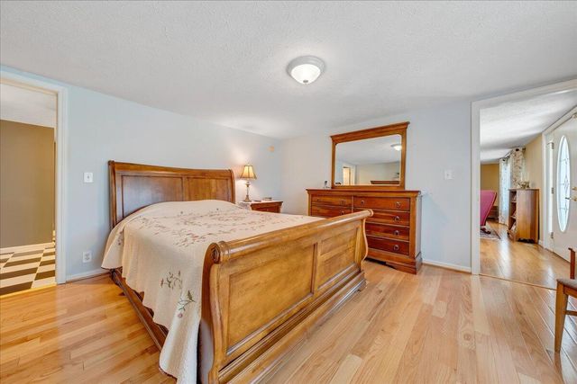 12715 Smith Mountain Lake PKWY, Huddleston, VA 24104