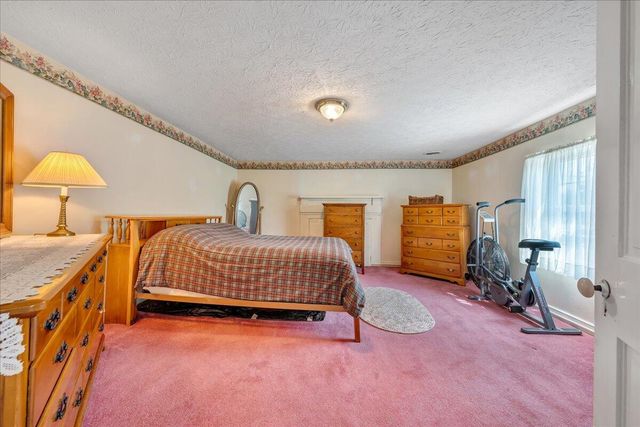 12715 Smith Mountain Lake PKWY, Huddleston, VA 24104