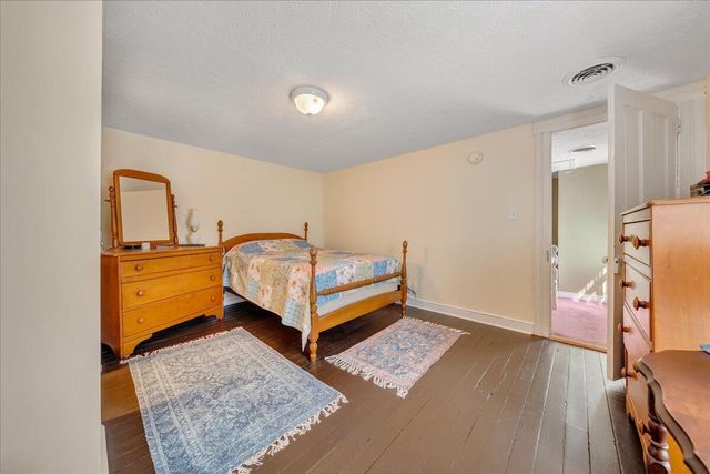 12715 Smith Mountain Lake PKWY, Huddleston, VA 24104