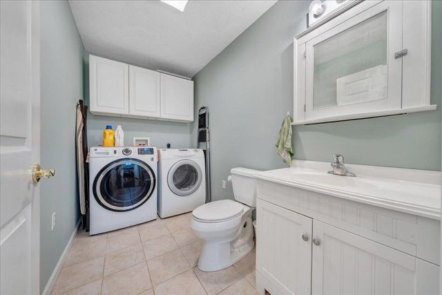 12715 Smith Mountain Lake PKWY, Huddleston, VA 24104