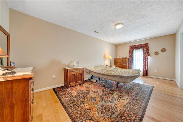 12715 Smith Mountain Lake PKWY, Huddleston, VA 24104