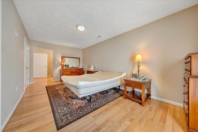 12715 Smith Mountain Lake PKWY, Huddleston, VA 24104