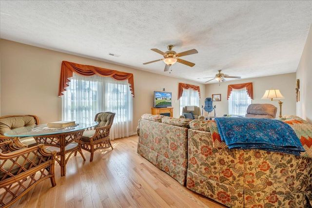 12715 Smith Mountain Lake PKWY, Huddleston, VA 24104