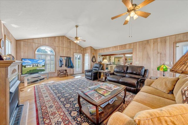 12715 Smith Mountain Lake PKWY, Huddleston, VA 24104