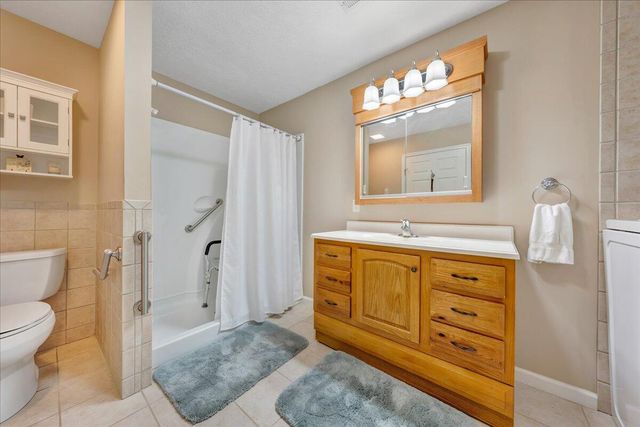 12715 Smith Mountain Lake PKWY, Huddleston, VA 24104