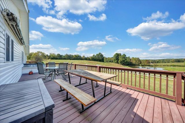 12715 Smith Mountain Lake PKWY, Huddleston, VA 24104