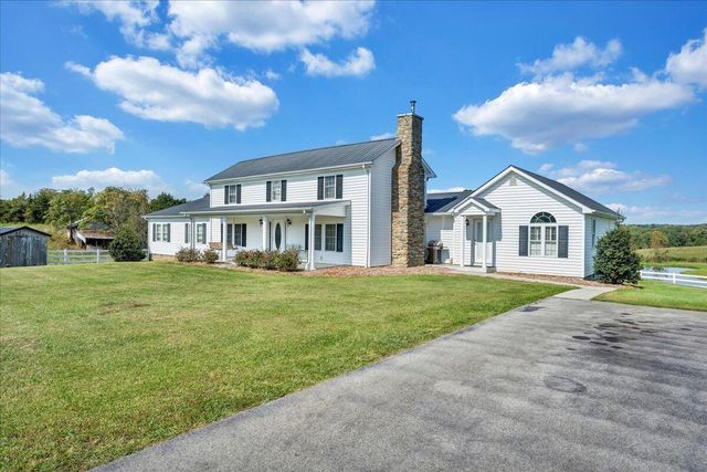 12715 Smith Mountain Lake PKWY, Huddleston, VA 24104