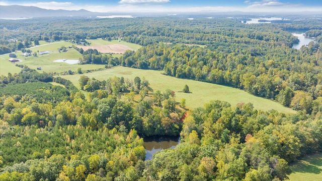 12715 Smith Mountain Lake PKWY, Huddleston, VA 24104