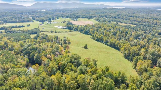 12715 Smith Mountain Lake PKWY, Huddleston, VA 24104
