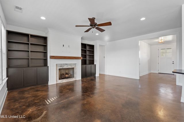 4565 Pleasant Breeze Drive, Olive Branch, MS 38654