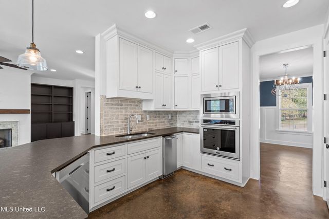 4565 Pleasant Breeze Drive, Olive Branch, MS 38654