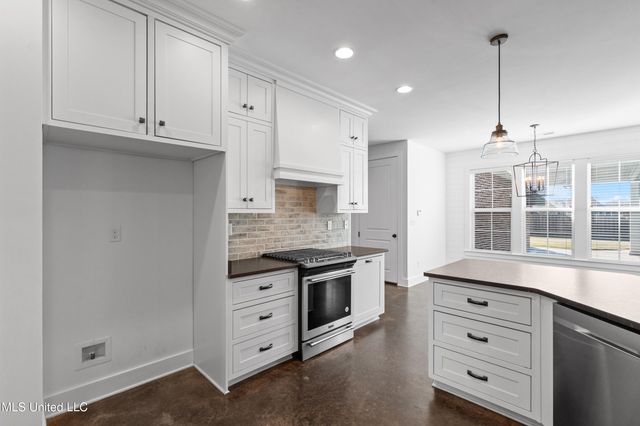 4565 Pleasant Breeze Drive, Olive Branch, MS 38654