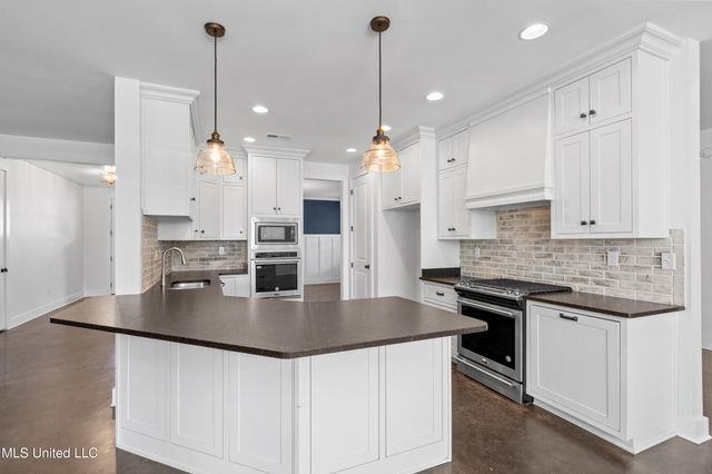 4565 Pleasant Breeze Drive, Olive Branch, MS 38654