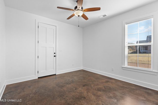 4565 Pleasant Breeze Drive, Olive Branch, MS 38654