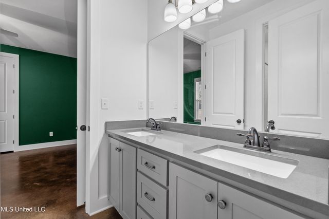 4565 Pleasant Breeze Drive, Olive Branch, MS 38654