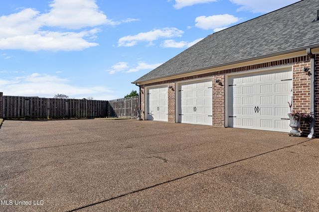 4565 Pleasant Breeze Drive, Olive Branch, MS 38654
