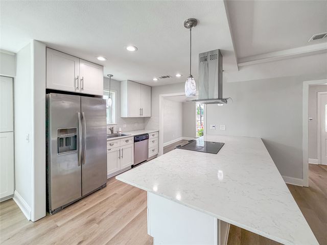 100 W Pleasantview Drive, Hurst, TX 76054