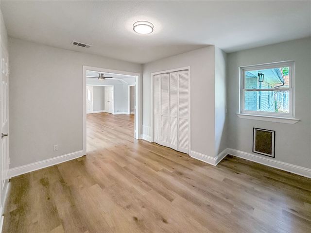 100 W Pleasantview Drive, Hurst, TX 76054