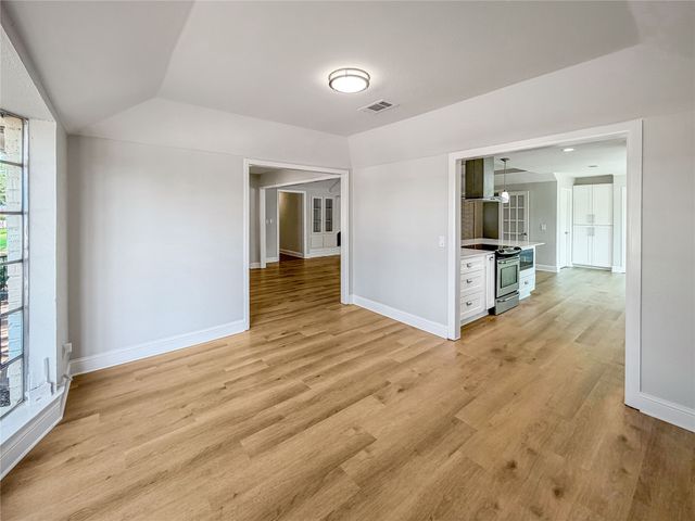 100 W Pleasantview Drive, Hurst, TX 76054