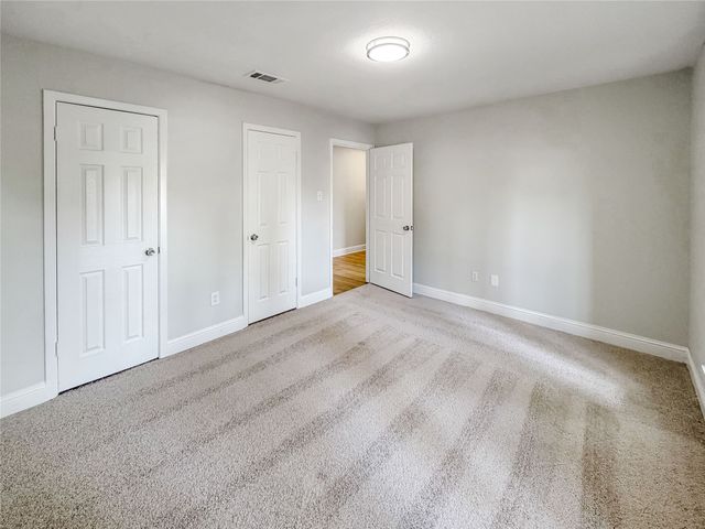 100 W Pleasantview Drive, Hurst, TX 76054