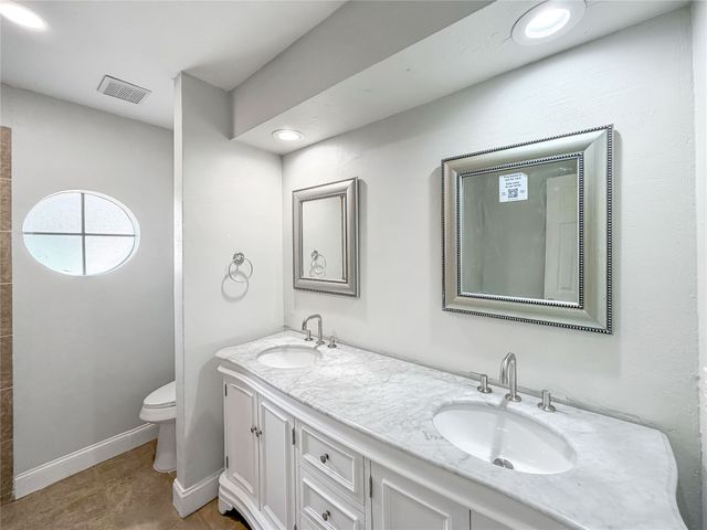 100 W Pleasantview Drive, Hurst, TX 76054