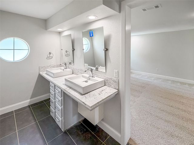 100 W Pleasantview Drive, Hurst, TX 76054