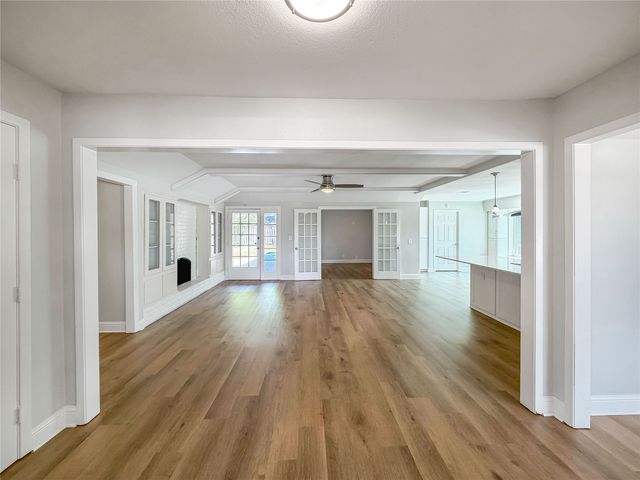 100 W Pleasantview Drive, Hurst, TX 76054