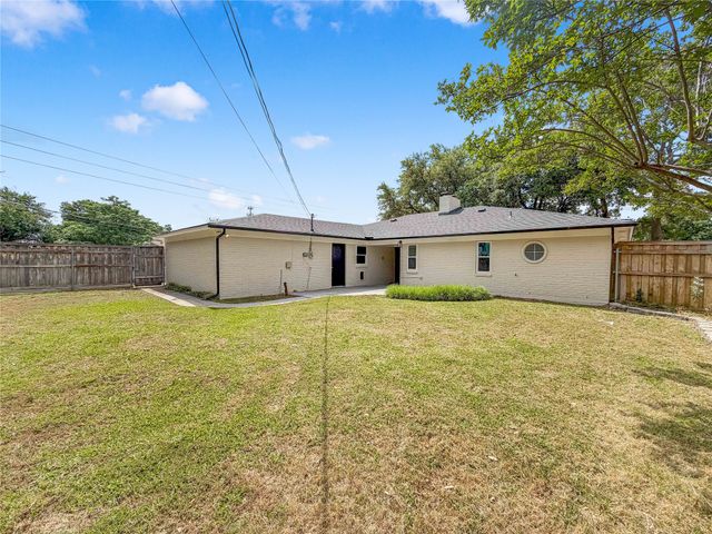 100 W Pleasantview Drive, Hurst, TX 76054