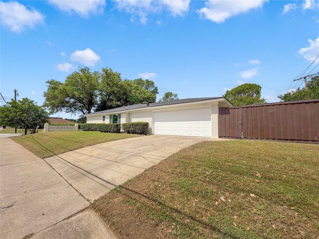 100 W Pleasantview Drive, Hurst, TX 76054