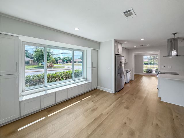 100 W Pleasantview Drive, Hurst, TX 76054
