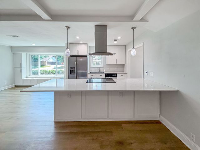 100 W Pleasantview Drive, Hurst, TX 76054