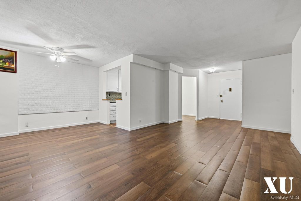 43-10 Kissena Boulevard 2, Flushing, NY 11355 — photo 2