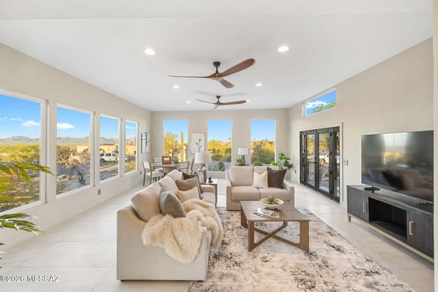 6640 N Camino Padre Isidoro, Tucson, AZ 85718