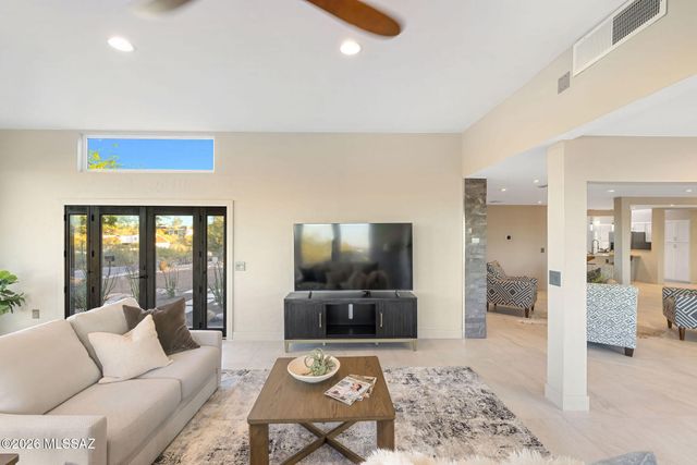 6640 N Camino Padre Isidoro, Tucson, AZ 85718