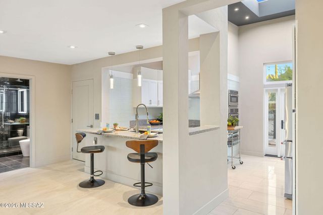 6640 N Camino Padre Isidoro, Tucson, AZ 85718