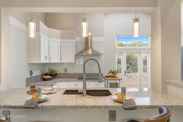 6640 N Camino Padre Isidoro, Tucson, AZ 85718