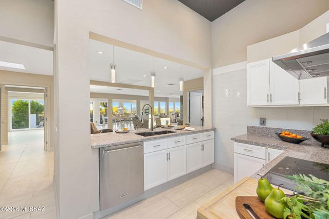 6640 N Camino Padre Isidoro, Tucson, AZ 85718