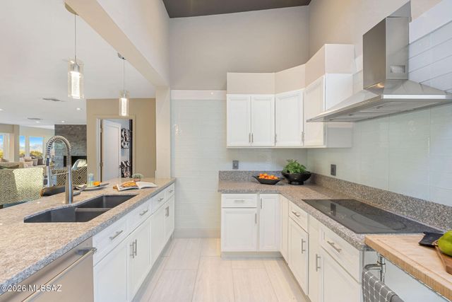 6640 N Camino Padre Isidoro, Tucson, AZ 85718