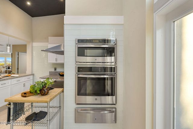 6640 N Camino Padre Isidoro, Tucson, AZ 85718