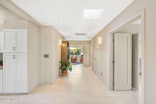 6640 N Camino Padre Isidoro, Tucson, AZ 85718