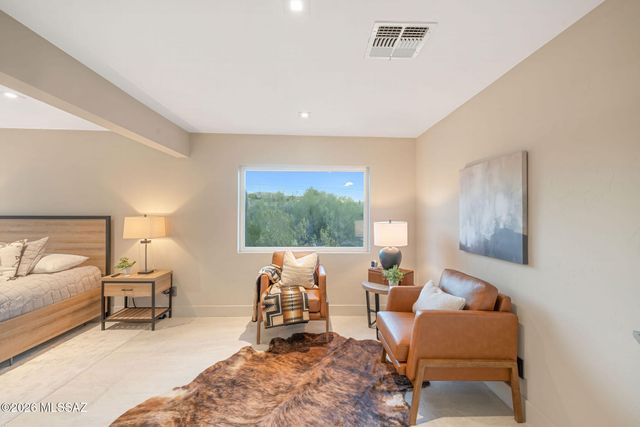 6640 N Camino Padre Isidoro, Tucson, AZ 85718