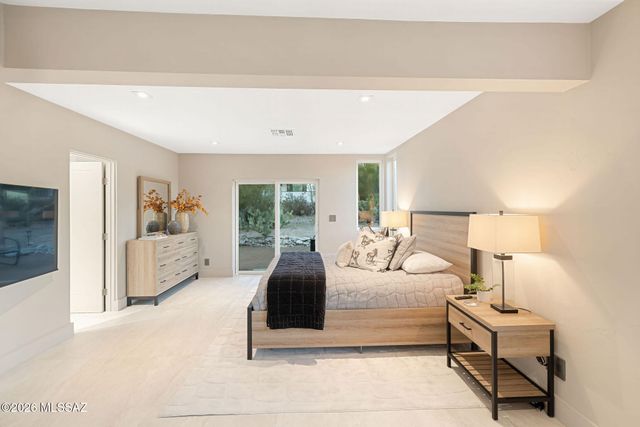 6640 N Camino Padre Isidoro, Tucson, AZ 85718