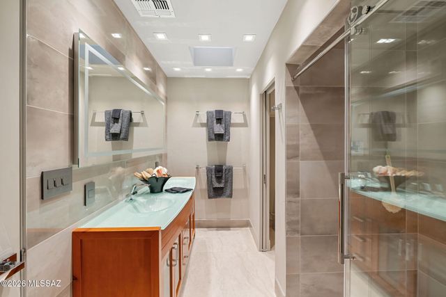 6640 N Camino Padre Isidoro, Tucson, AZ 85718