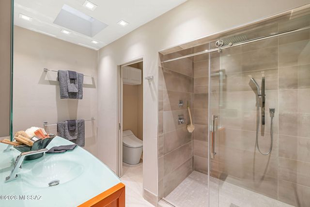 6640 N Camino Padre Isidoro, Tucson, AZ 85718