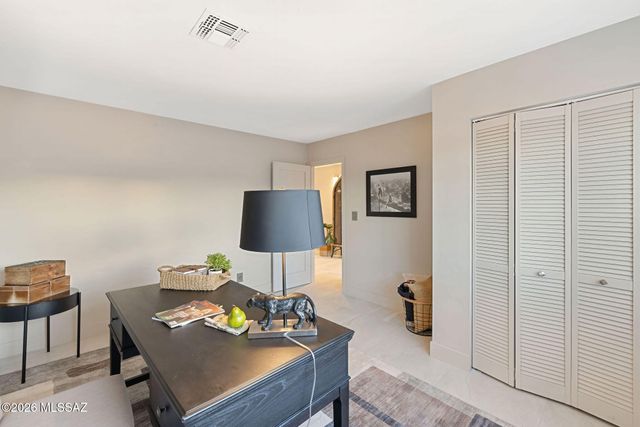 6640 N Camino Padre Isidoro, Tucson, AZ 85718